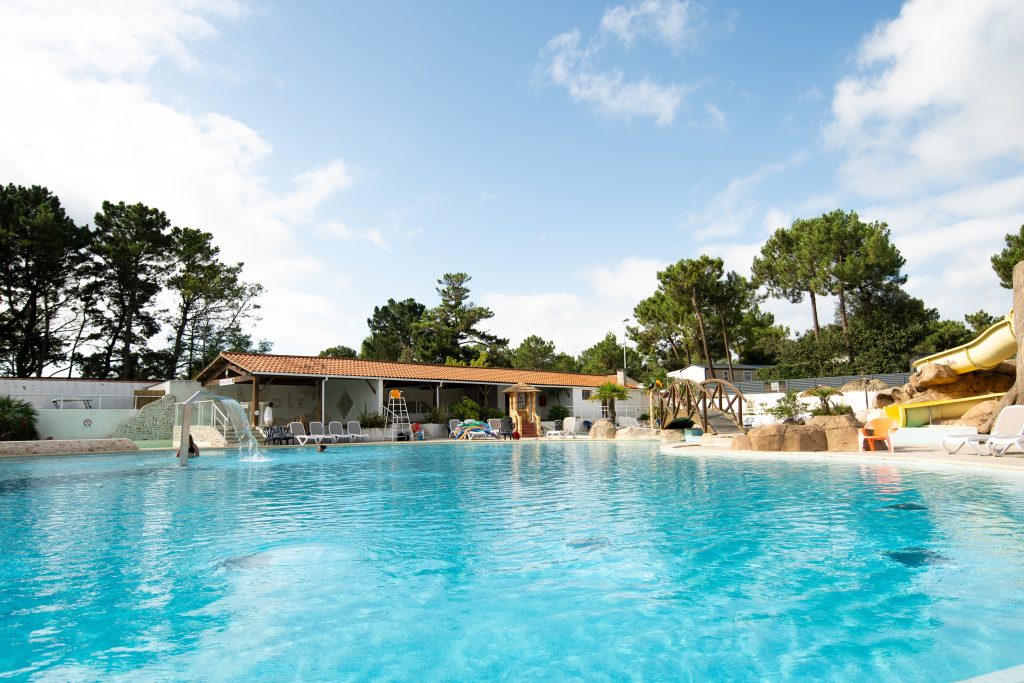 louer un mobil home dans un camping avec piscine en vendee